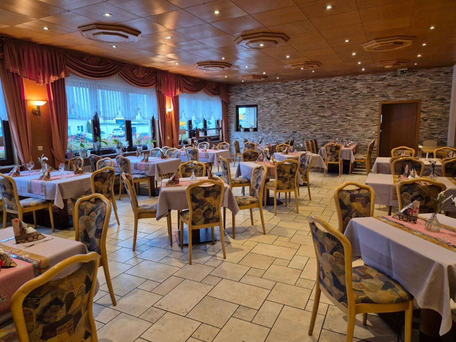 Hotel Zur Waage 바트 뮌스터아이펠 외부 사진