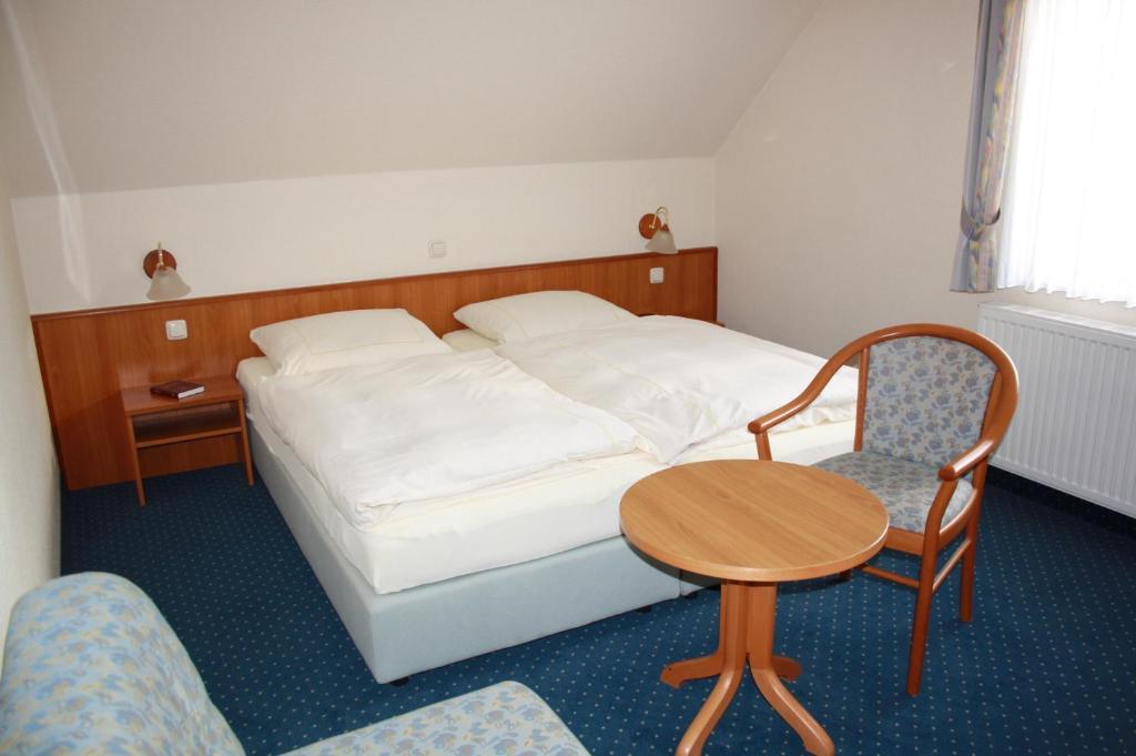 Hotel Zur Waage 바트 뮌스터아이펠 외부 사진