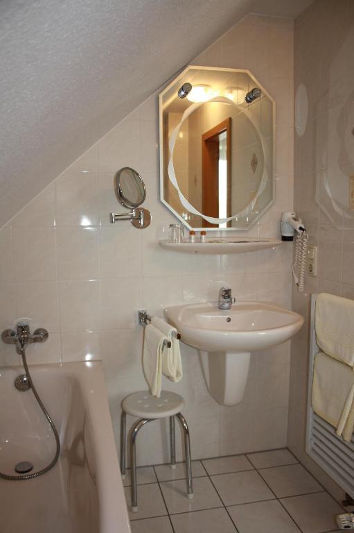 Hotel Zur Waage 바트 뮌스터아이펠 외부 사진