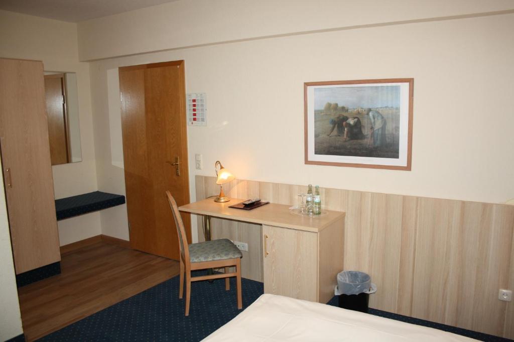 Hotel Zur Waage 바트 뮌스터아이펠 객실 사진