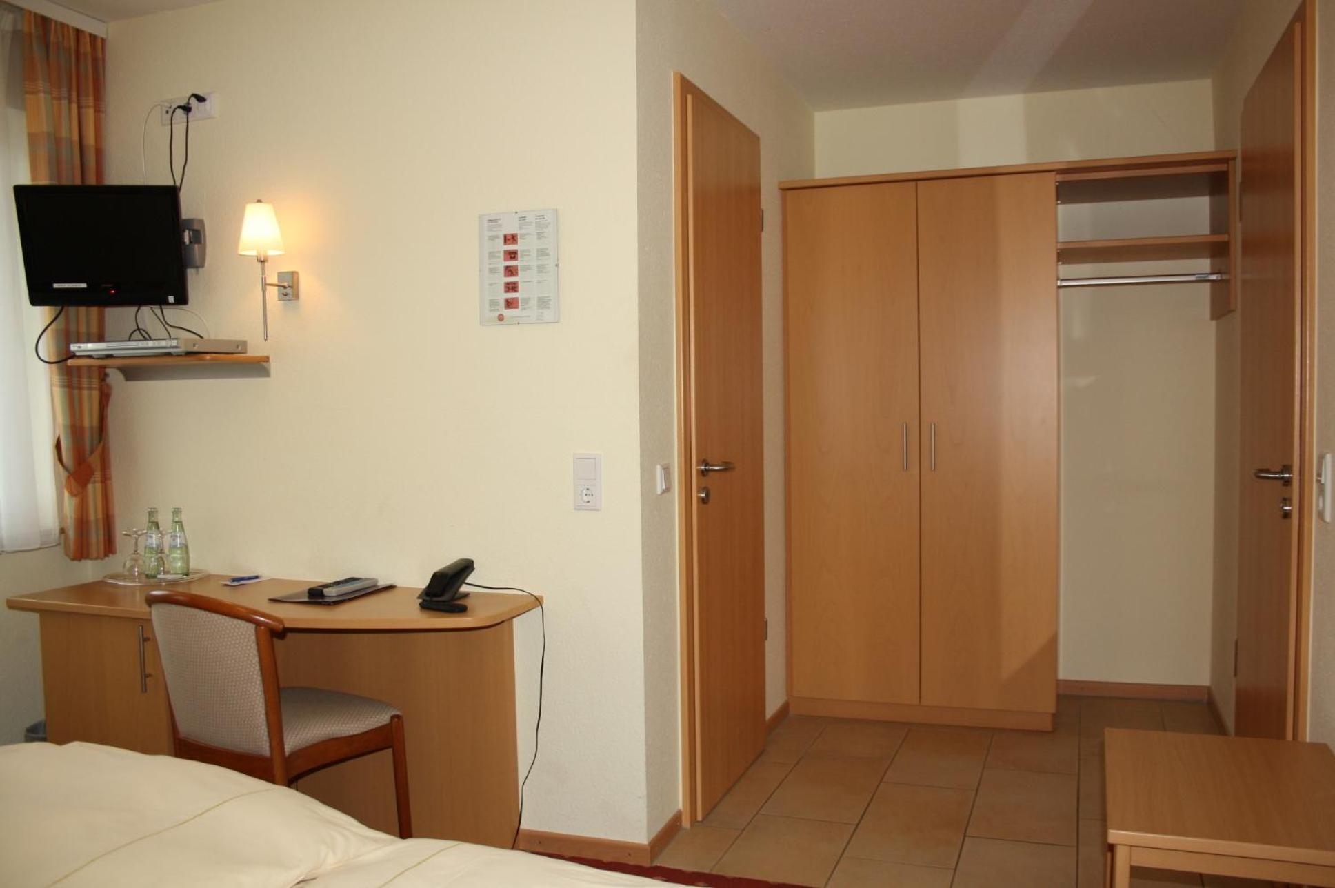 Hotel Zur Waage 바트 뮌스터아이펠 외부 사진