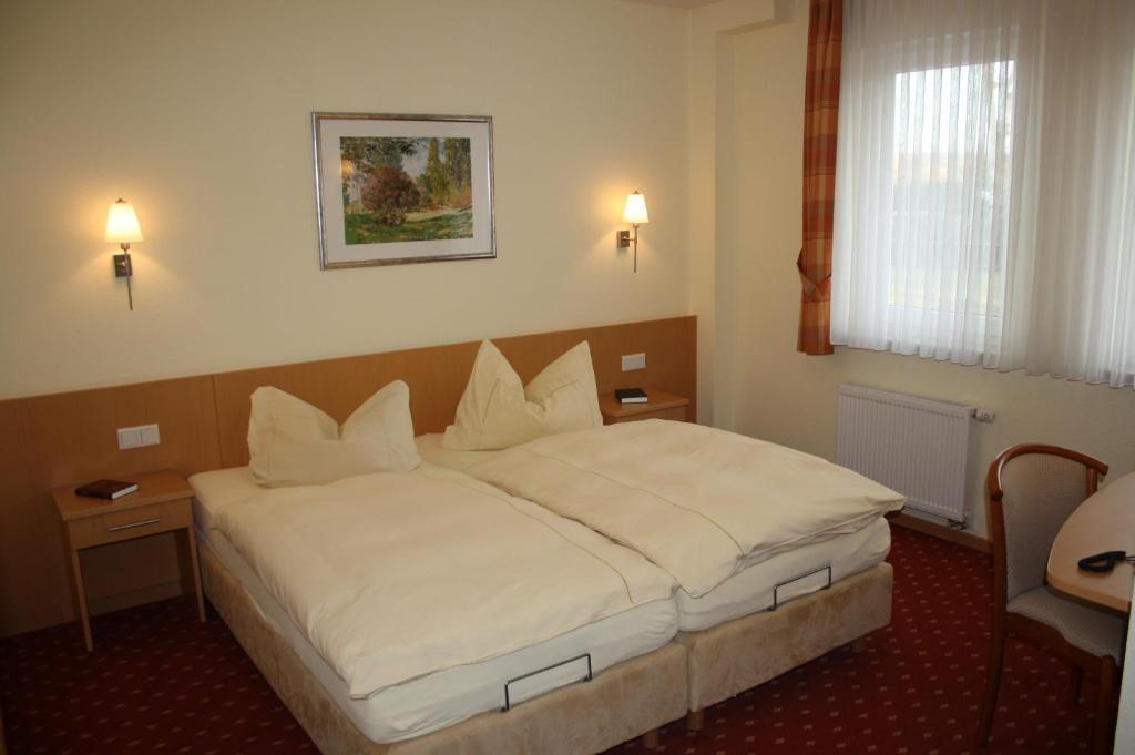 Hotel Zur Waage 바트 뮌스터아이펠 객실 사진